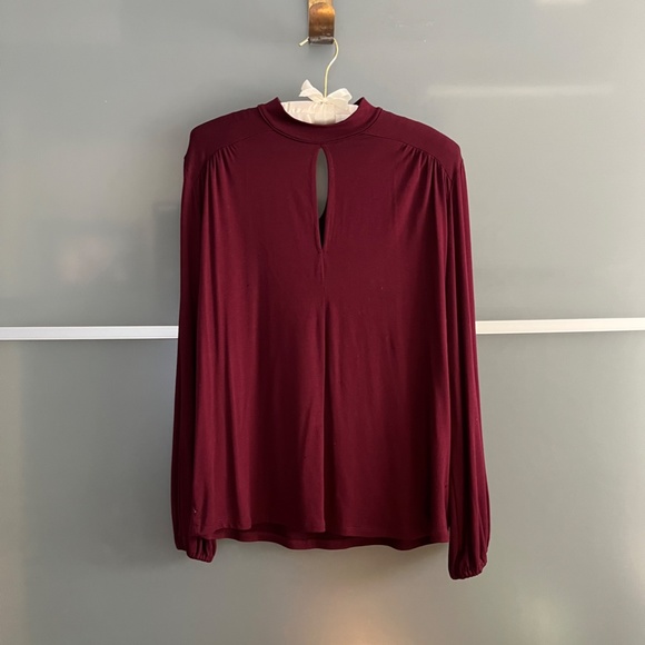 Amour Vert Long-Sleeved Blouse w/ Keyhole Neckline - Picture 6 of 16